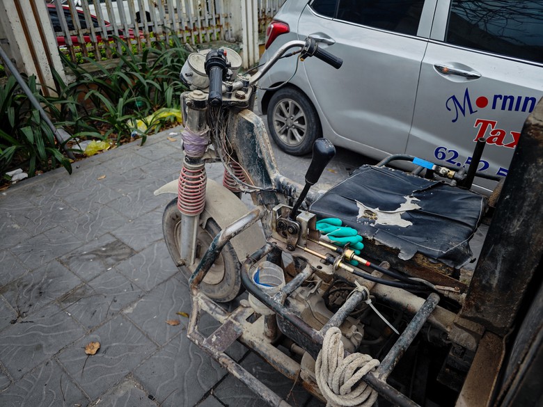 CSGT Hà Nội đồng loạt xử phạt nhiều xe tự chế nghênh ngang trên phố- Ảnh 9. CSGT Hà Nội đồng loạt xử phạt nhiều xe tự chế nghênh ngang trên phố- Ảnh 9.