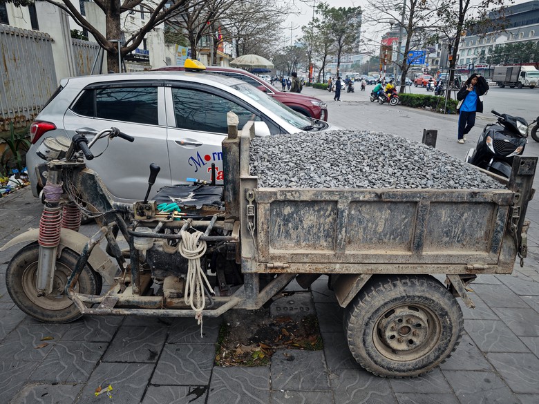 CSGT Hà Nội đồng loạt xử phạt nhiều xe tự chế nghênh ngang trên phố- Ảnh 7. CSGT Hà Nội đồng loạt xử phạt nhiều xe tự chế nghênh ngang trên phố- Ảnh 7.