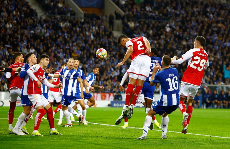 C&uacute;p C1 ch&acirc;u &Acirc;u: Arsenal thua sốc bởi si&ecirc;u phẩm ph&uacute;t b&ugrave; giờ- Ảnh 1.