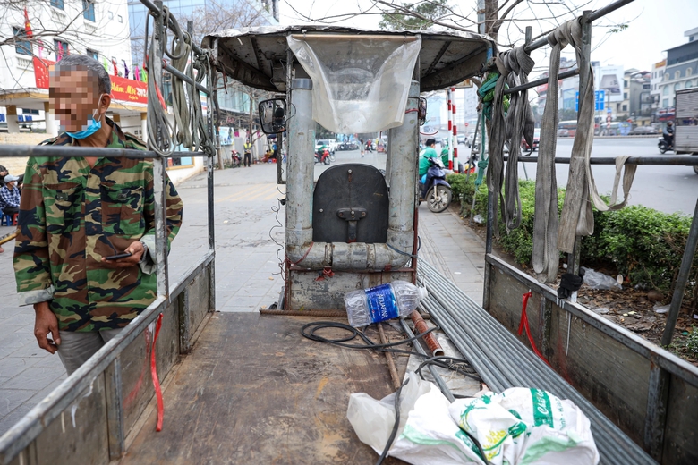 CSGT Hà Nội đồng loạt xử phạt nhiều xe tự chế nghênh ngang trên phố- Ảnh 5. CSGT Hà Nội đồng loạt xử phạt nhiều xe tự chế nghênh ngang trên phố- Ảnh 5.