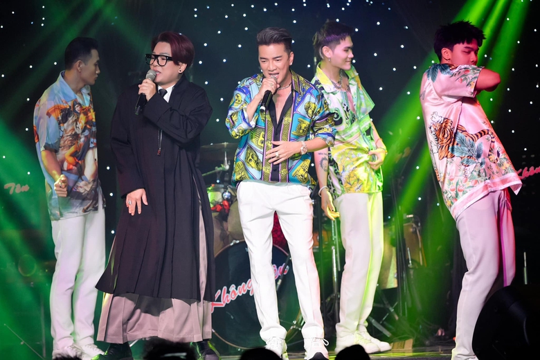 Mr Đ&agrave;m dời liveshow v&igrave; ng&atilde; từ tr&ecirc;n cao khi biểu diễn tại Mỹ- Ảnh 5.