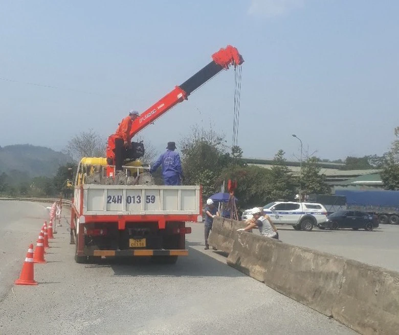 Đ&oacute;ng điểm đấu nối cao tốc Nội B&agrave;i - L&agrave;o Cai sau vụ 4 người tử vong- Ảnh 3.