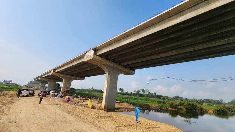 Cầu 850 tỷ bắc qua s&ocirc;ng Tr&agrave; Kh&uacute;c c&ograve;n nhiều điểm nghẽn cần th&aacute;o gỡ- Ảnh 9.