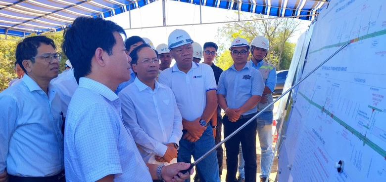 Đẩy nhanh thủ tục vật liệu, th&uacute;c tiến độ thi c&ocirc;ng cao tốc qua Ph&uacute; Y&ecirc;n- Ảnh 1.