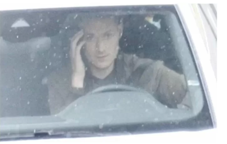 T&agrave;i xế bị phạt tới 400 USD chỉ v&igrave;... g&atilde;i đầu?- Ảnh 1.