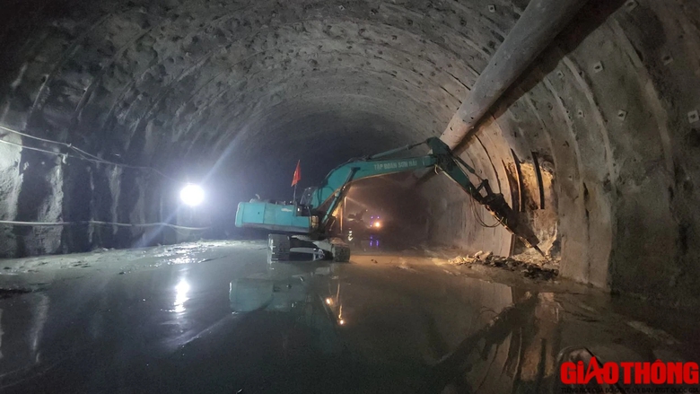 C&ocirc;ng trường cao tốc Bắc - Nam qua Quảng B&igrave;nh s&aacute;ng đ&egrave;n xuy&ecirc;n đ&ecirc;m- Ảnh 3.