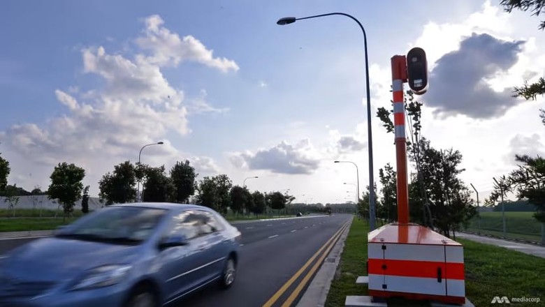 Cảnh s&aacute;t Singapore d&ugrave;ng 