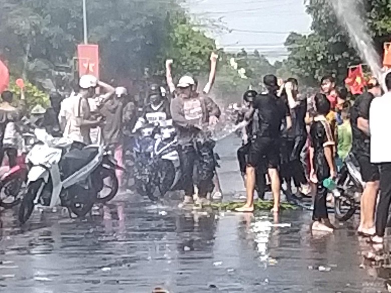 H&agrave;ng ngh&igrave;n người đổ về lễ hội L&agrave;m Chay ở Long An, giao th&ocirc;ng &ugrave;n tắc- Ảnh 3.