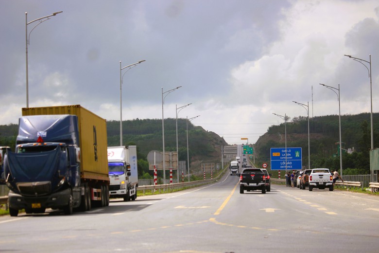 Ho&agrave;n th&agrave;nh r&agrave; so&aacute;t, đề xuất nhiều giải ph&aacute;p tổ chức giao th&ocirc;ng cao tốc Cam Lộ - La Sơn- Ảnh 1.