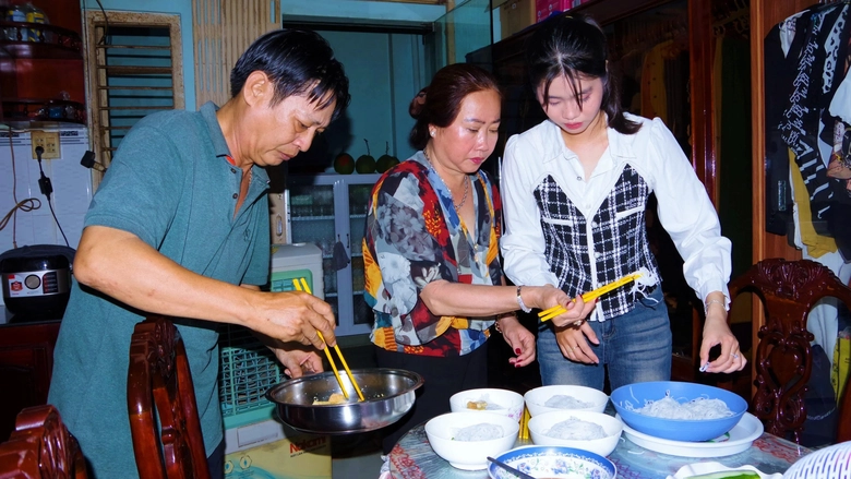 Nữ t&acirc;n binh duy nhất của Bạc Li&ecirc;u t&igrave;nh nguyện l&ecirc;n đường nhập ngũ- Ảnh 2.