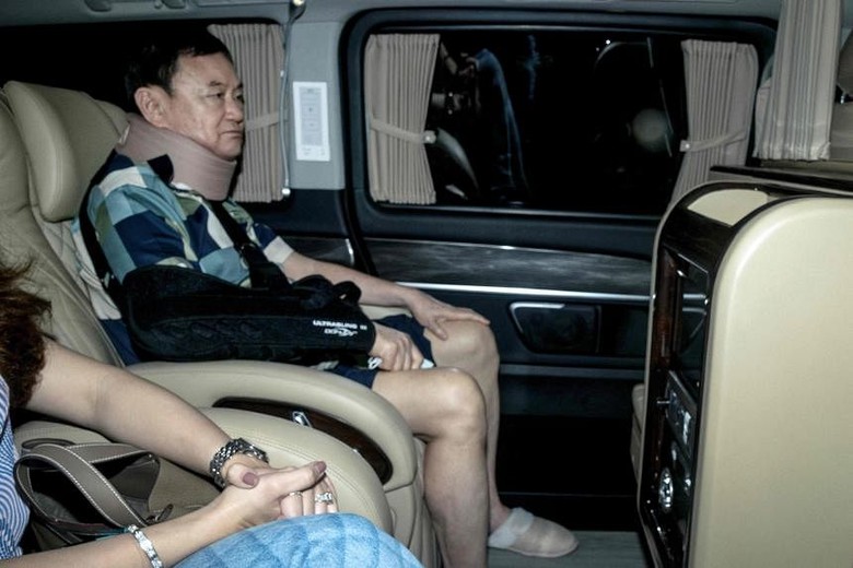 Thủ tướng Th&aacute;i Lan thăm &ocirc;ng Thaksin, h&eacute; lộ t&igrave;nh h&igrave;nh sức khoẻ- Ảnh 1.