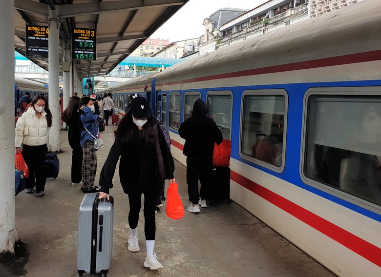 Đường sắt H&agrave; Nội bội thu dịp Tết, doanh thu hơn 187 tỷ- Ảnh 1.