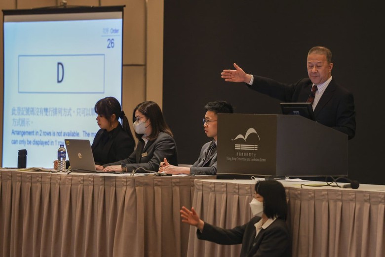 Biển số xe c&oacute; duy nhất 1 chữ c&aacute;i được đấu gi&aacute; hơn 64 tỷ đồng tại Hong Kong- Ảnh 1.