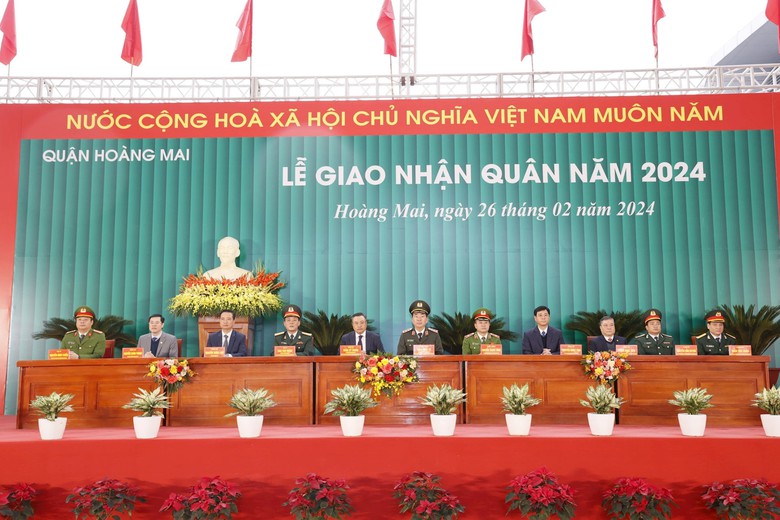 Đại tướng Lương Cường, l&atilde;nh đạo H&agrave; Nội động vi&ecirc;n t&acirc;n binh l&ecirc;n đường nhập ngũ- Ảnh 4.