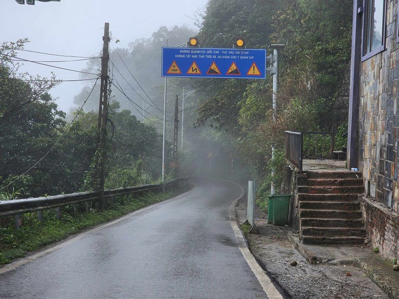 Xe khách mất phanh ở Tam Đảo: Hộ lan và cây rừng ngăn tai nạn thảm khốc- Ảnh 5. Xe khách mất phanh ở Tam Đảo: Hộ lan và cây rừng ngăn tai nạn thảm khốc- Ảnh 5.