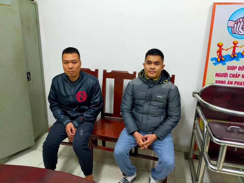 Khởi tố 2 người đi xe m&aacute;y SH tạt đầu &ocirc; t&ocirc;, đ&aacute;nh t&agrave;i xế tr&ecirc;n đường V&agrave;nh đai 2- Ảnh 1.