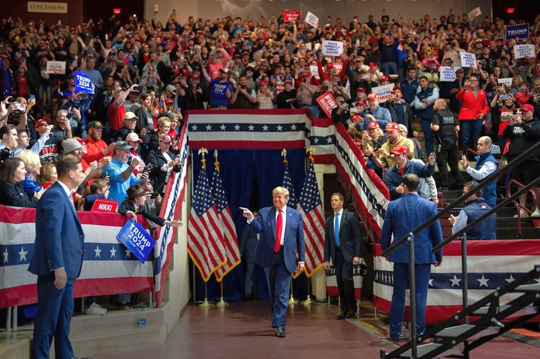 Chiến lược ho&agrave;n hảo gi&uacute;p &ocirc;ng Trump đ&aacute;nh bại đối thủ cứng ngay tr&ecirc;n 