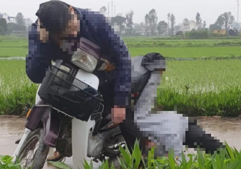 Hai thanh ni&ecirc;n tử vong cạnh xe m&aacute;y tr&ecirc;n đường ra nghĩa trang- Ảnh 1.