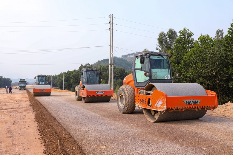Tăng tốc thi công đường liên kết vùng tại Thái Nguyên- Ảnh 9. Tăng tốc thi công đường liên kết vùng tại Thái Nguyên- Ảnh 9.