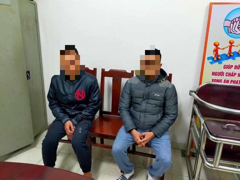 Danh t&iacute;nh 2 người đi xe m&aacute;y tạt đầu &ocirc; t&ocirc;, đ&aacute;nh t&agrave;i xế ở V&agrave;nh đai 2 tr&ecirc;n cao- Ảnh 1.