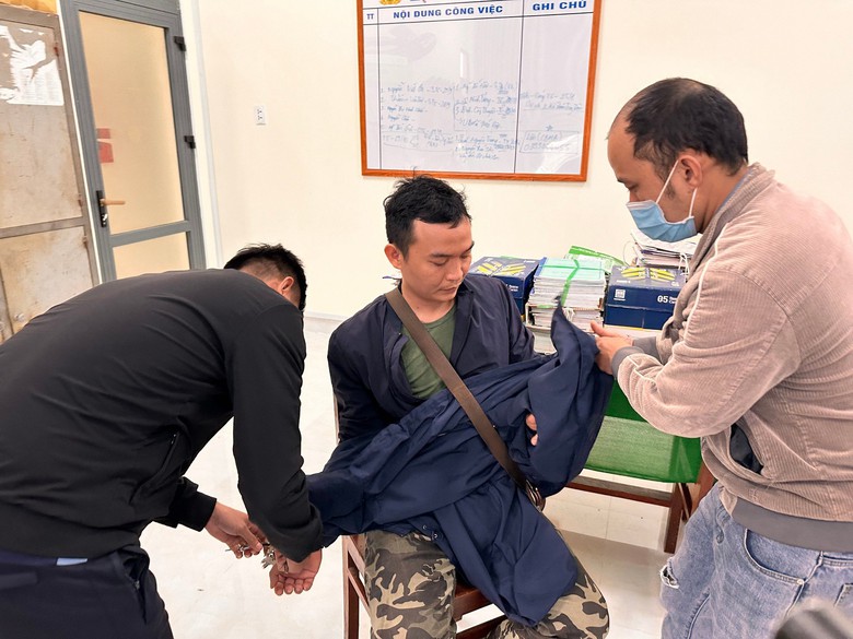 Nghi can Phan Huỳnh Thi&ecirc;n Đạt bị bắt giữ.