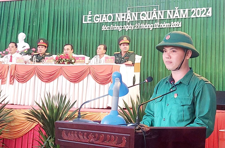 Thanh ni&ecirc;n miền T&acirc;y hăng h&aacute;i l&ecirc;n đường nhập ngũ- Ảnh 7.