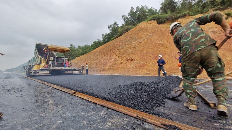 Tăng tốc thi c&ocirc;ng đường li&ecirc;n kết v&ugrave;ng tại Th&aacute;i Nguy&ecirc;n- Ảnh 13.