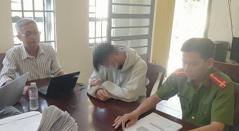 Xử l&yacute; hai c&ocirc; g&aacute;i bịa đặt &ldquo;ăn theo&rdquo; vụ gần 200 người  trốn trại cai nghiện- Ảnh 2.