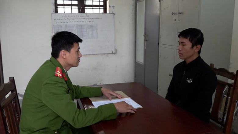 Người đ&agrave;n &ocirc;ng đập k&iacute;nh h&agrave;ng loạt &ocirc; t&ocirc; để trộm t&agrave;i sản- Ảnh 1.