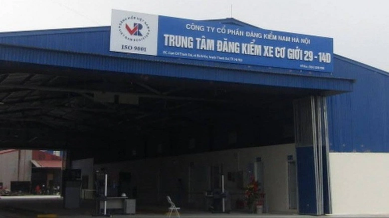 Gi&aacute;m đốc v&agrave; nh&acirc;n vi&ecirc;n trạm đăng kiểm ở H&agrave; Nội hưởng lợi tiền tỷ như thế n&agrave;o?- Ảnh 1.