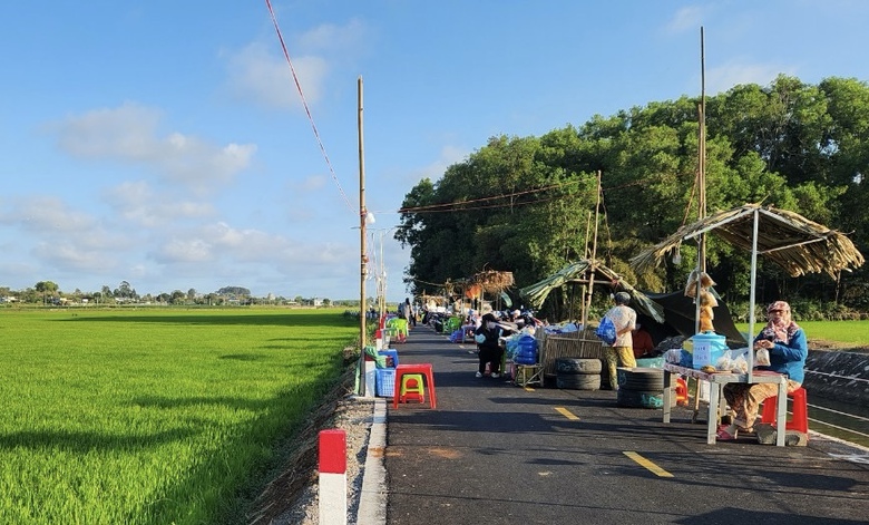 Tạm dừng chợ qu&ecirc; s&aacute;t QL55 do chưa đảm bảo ATGT- Ảnh 1.