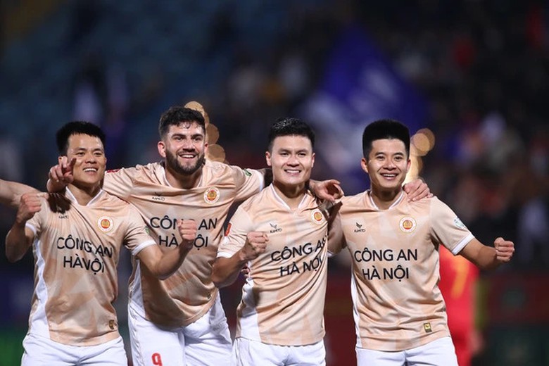 Kiatisak gi&uacute;p HLV Troussier &ldquo;hồi sinh&rdquo; niềm cảm hứng ở tuyển Việt Nam- Ảnh 1.