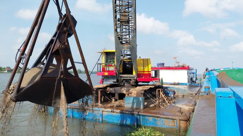 An Giang v&agrave; Vĩnh Long cấp đủ c&aacute;t cho cao tốc bằng c&aacute;ch n&agrave;o?- Ảnh 1.