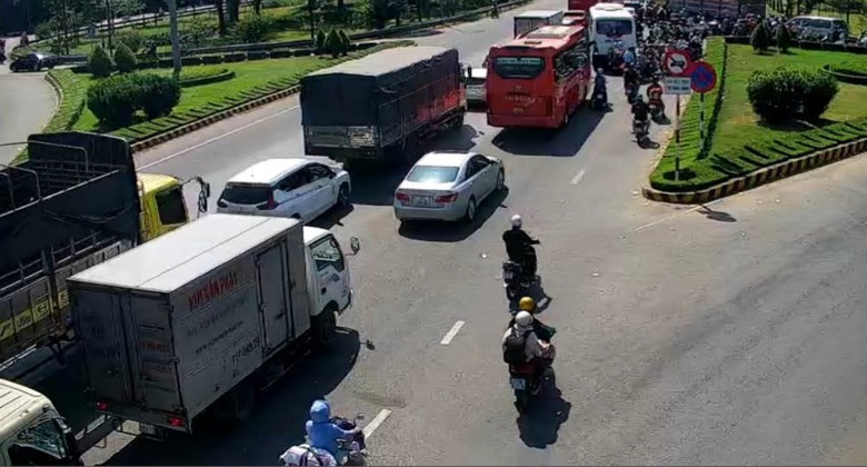 Cầu Rạch Miễu liên tục ùn ứ, nên đi giờ nào để tránh kẹt xe?- Ảnh 1. Cầu Rạch Miễu liên tục ùn ứ, nên đi giờ nào để tránh kẹt xe?- Ảnh 1.