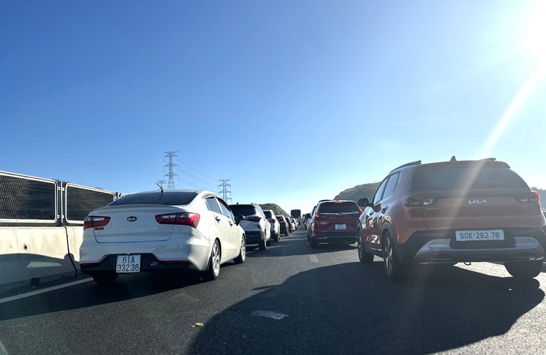 Điều tiết phương tiện tr&ecirc;n cao tốc Vĩnh Hảo - Phan Thiết ra quốc lộ 1- Ảnh 2.