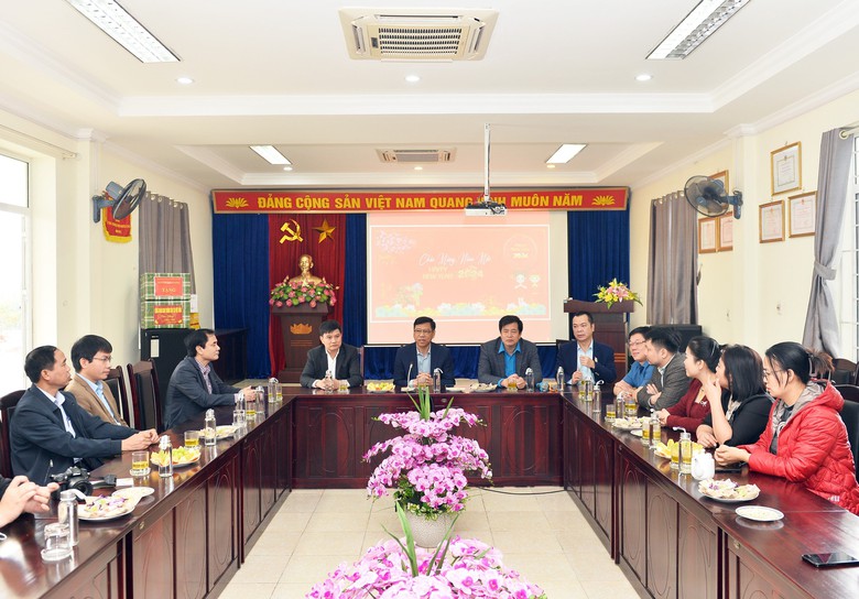 Lãnh đạo Bộ GTVT thăm, chúc Tết người lao động tại Hải Phòng- Ảnh 4. Lãnh đạo Bộ GTVT thăm, chúc Tết người lao động tại Hải Phòng- Ảnh 4.