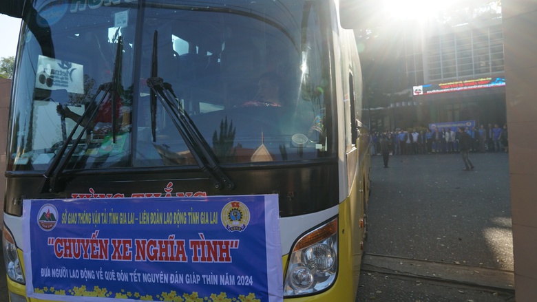 Những chuyến xe nghĩa t&igrave;nh ng&agrave;y cận Tết- Ảnh 5.
