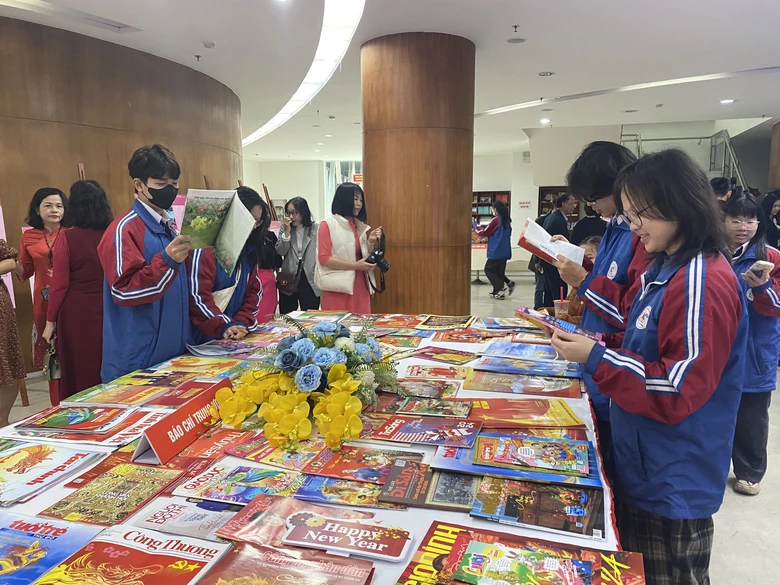 Quảng Ninh tưng bừng khai mạc hội s&aacute;ch, b&aacute;o xu&acirc;n Gi&aacute;p Th&igrave;n 2024- Ảnh 2.