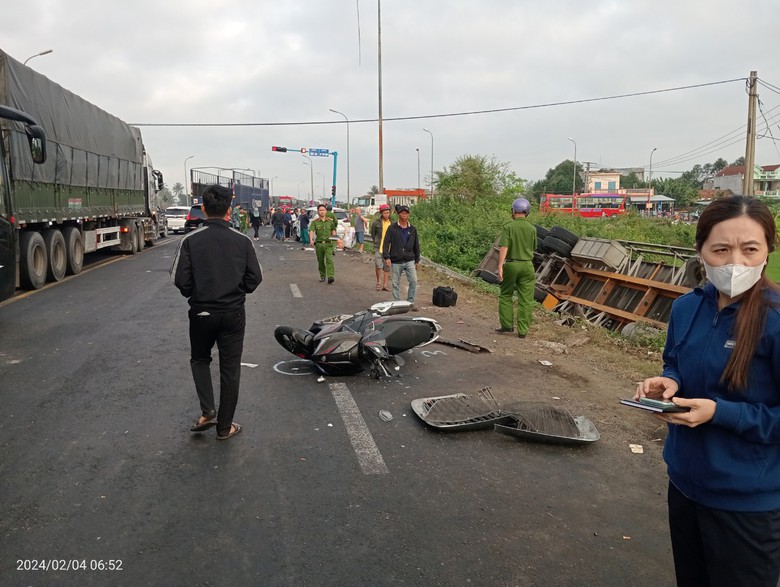 Xe đầu k&eacute;o g&acirc;y tai nạn li&ecirc;n ho&agrave;n tr&ecirc;n quốc lộ 1, 2 người bị thương- Ảnh 1.