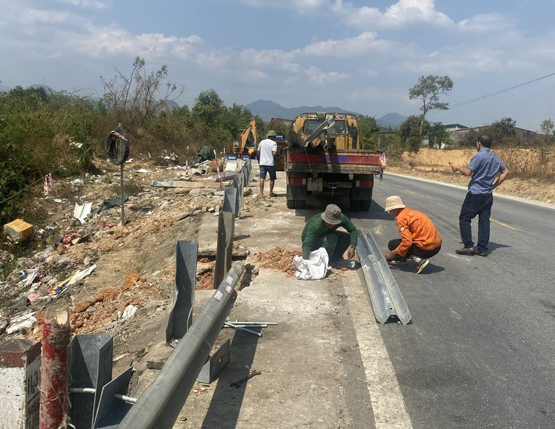 R&agrave; so&aacute;t chỉnh sửa hư hỏng, bảo đảm an to&agrave;n tr&ecirc;n đường Hồ Ch&iacute; Minh- Ảnh 1.