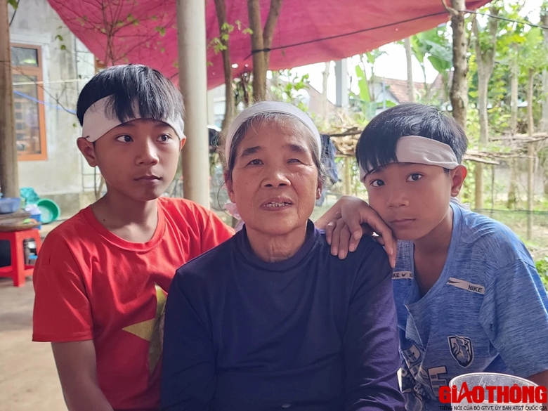 Mẹ bỏ đi, hai đứa trẻ bấu víu ông bà nội già yếu khi bố mất vì TNGT- Ảnh 2. Mẹ bỏ đi, hai đứa trẻ bấu víu ông bà nội già yếu khi bố mất vì TNGT- Ảnh 2.