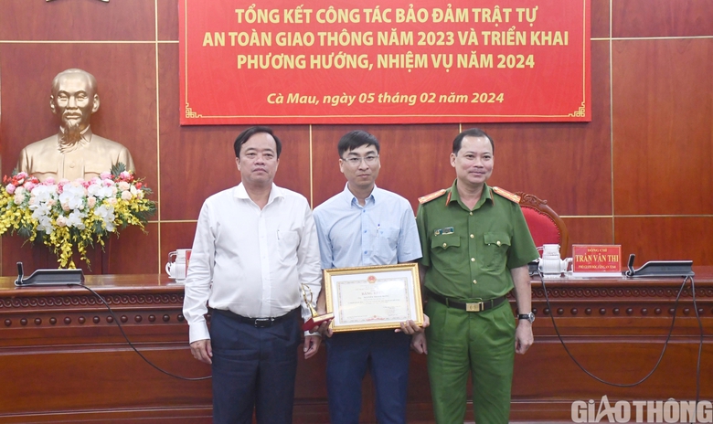 C&agrave; Mau: Xử l&yacute; vi phạm giao th&ocirc;ng tuyệt đối thượng t&ocirc;n ph&aacute;p luật, kh&ocirc;ng v&ugrave;ng cấm- Ảnh 3.