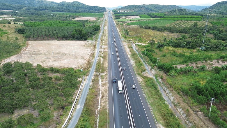 Kỷ lục giải ng&acirc;n vốn giao th&ocirc;ng th&uacute;c đẩy tăng trưởng- Ảnh 2.