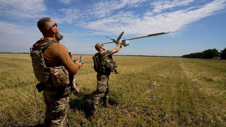 Ukraine c&oacute; lợi thế lớn về m&aacute;y bay kh&ocirc;ng người l&aacute;i (Ảnh: CNN)