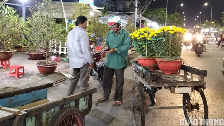 Dịch vụ chở thuê hoa kiểng ở Bạc Liêu ăn nên làm ra dịp Tết- Ảnh 8. Dịch vụ chở thuê hoa kiểng ở Bạc Liêu ăn nên làm ra dịp Tết- Ảnh 8.