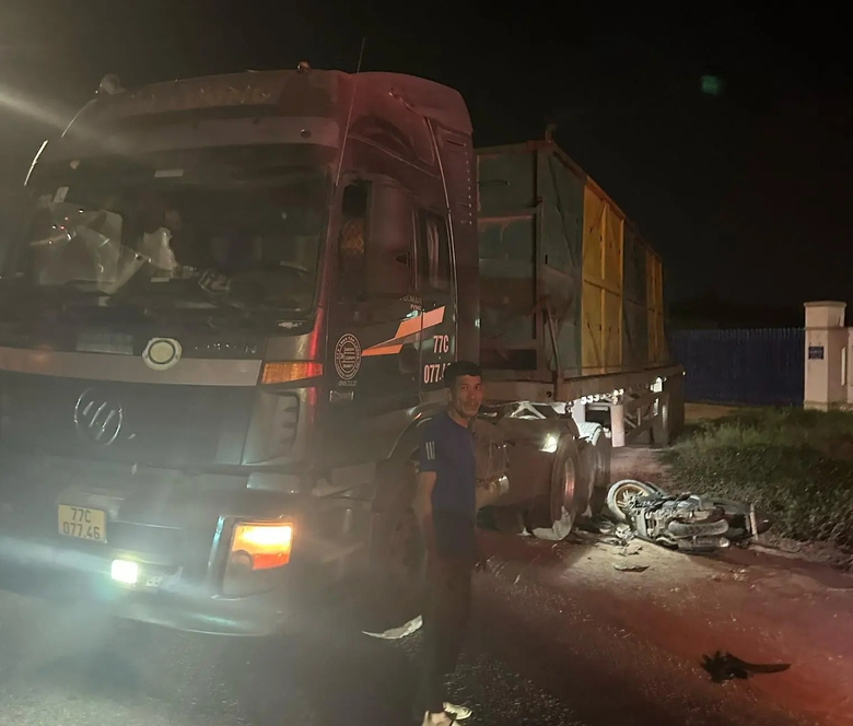 Va chạm với xe container, nam thanh ni&ecirc;n tử vong- Ảnh 1.