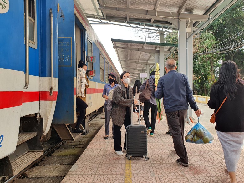 Nhộn nhịp s&acirc;n ga tuyến đường sắt H&agrave; Nội - Hải Ph&ograve;ng ng&agrave;y cận Tết- Ảnh 10.