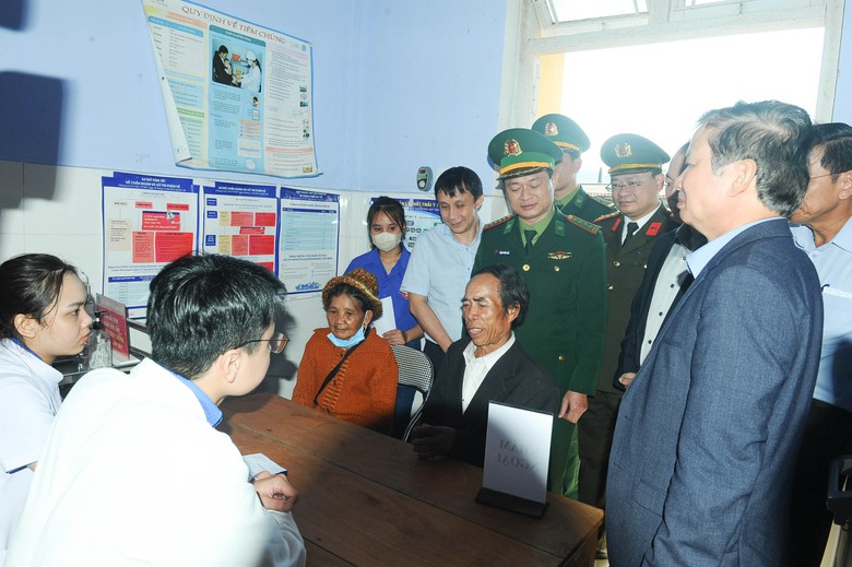 Hàng trăm người dân xã miền núi Thừa Thiên Huế được khám bệnh, cấp thuốc ngày giáp tết- Ảnh 3. Hàng trăm người dân xã miền núi Thừa Thiên Huế được khám bệnh, cấp thuốc ngày giáp tết- Ảnh 3.