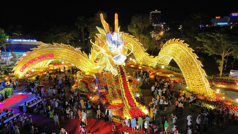 Uy nghi&ecirc;m linh vật rồng 