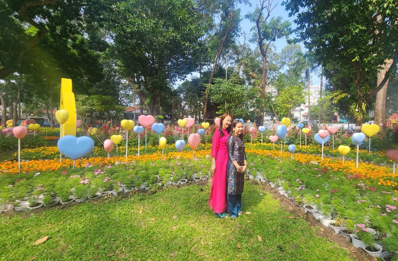 Hội hoa xu&acirc;n TP.HCM khoe sắc thu h&uacute;t người d&acirc;n 